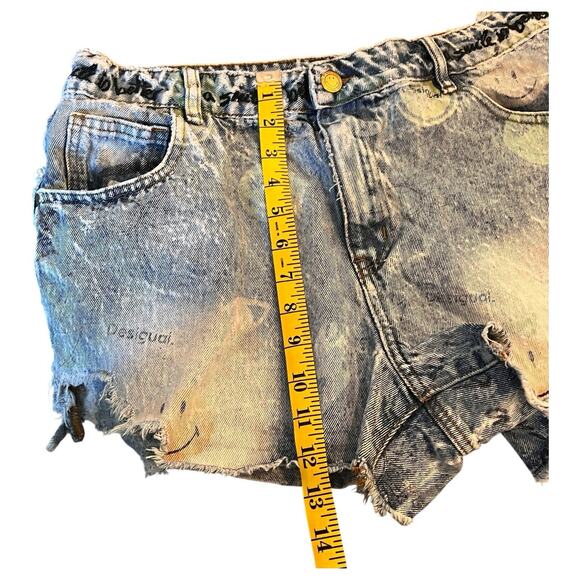 Desigual Smiley Denim Jean Shorts Womens 16 US 44 EU Distressed Grunge Skater - Picture 6 of 7